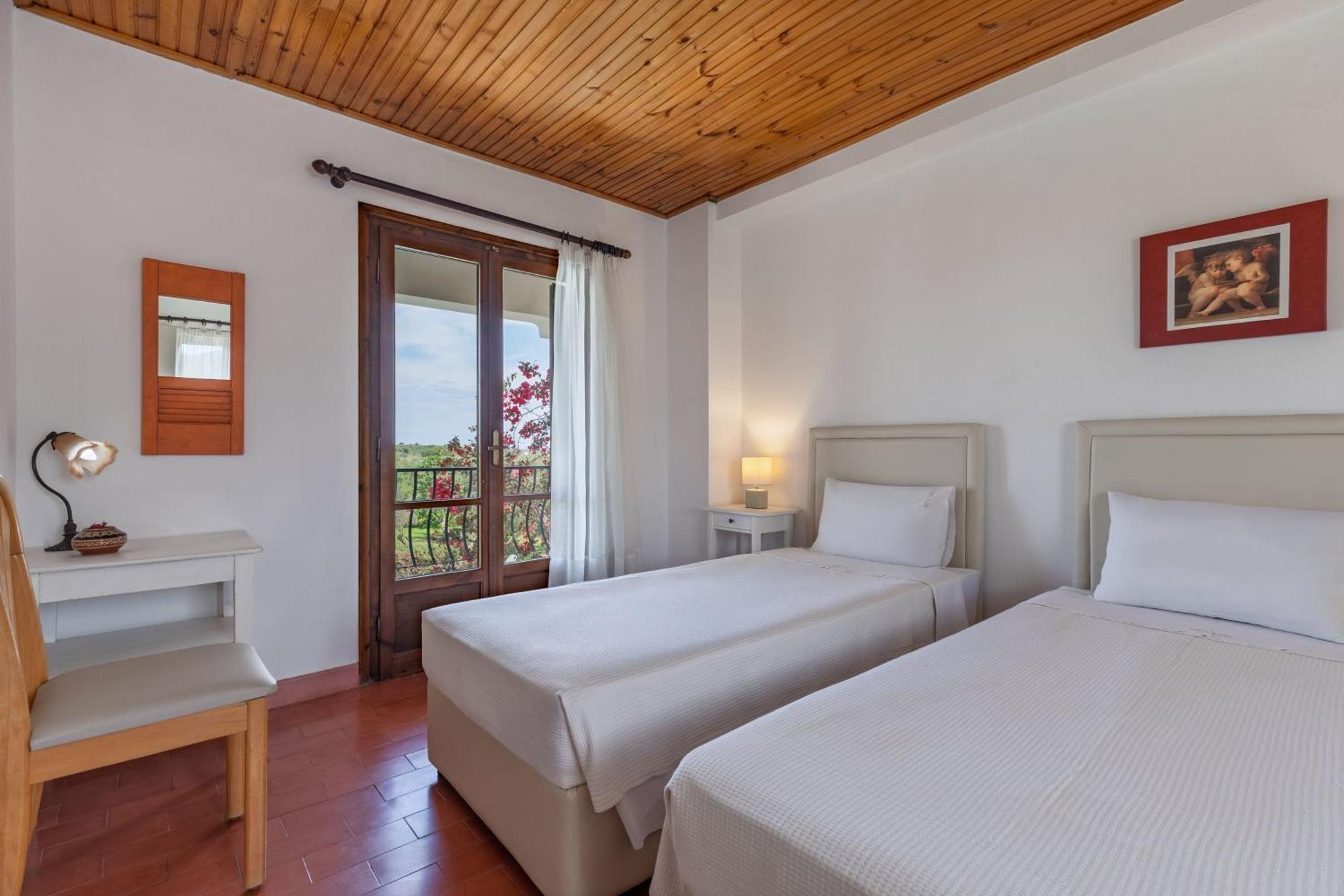 Villa Lola - 3 Bedrooms & Private Pool Lithakia  ภายนอก รูปภาพ