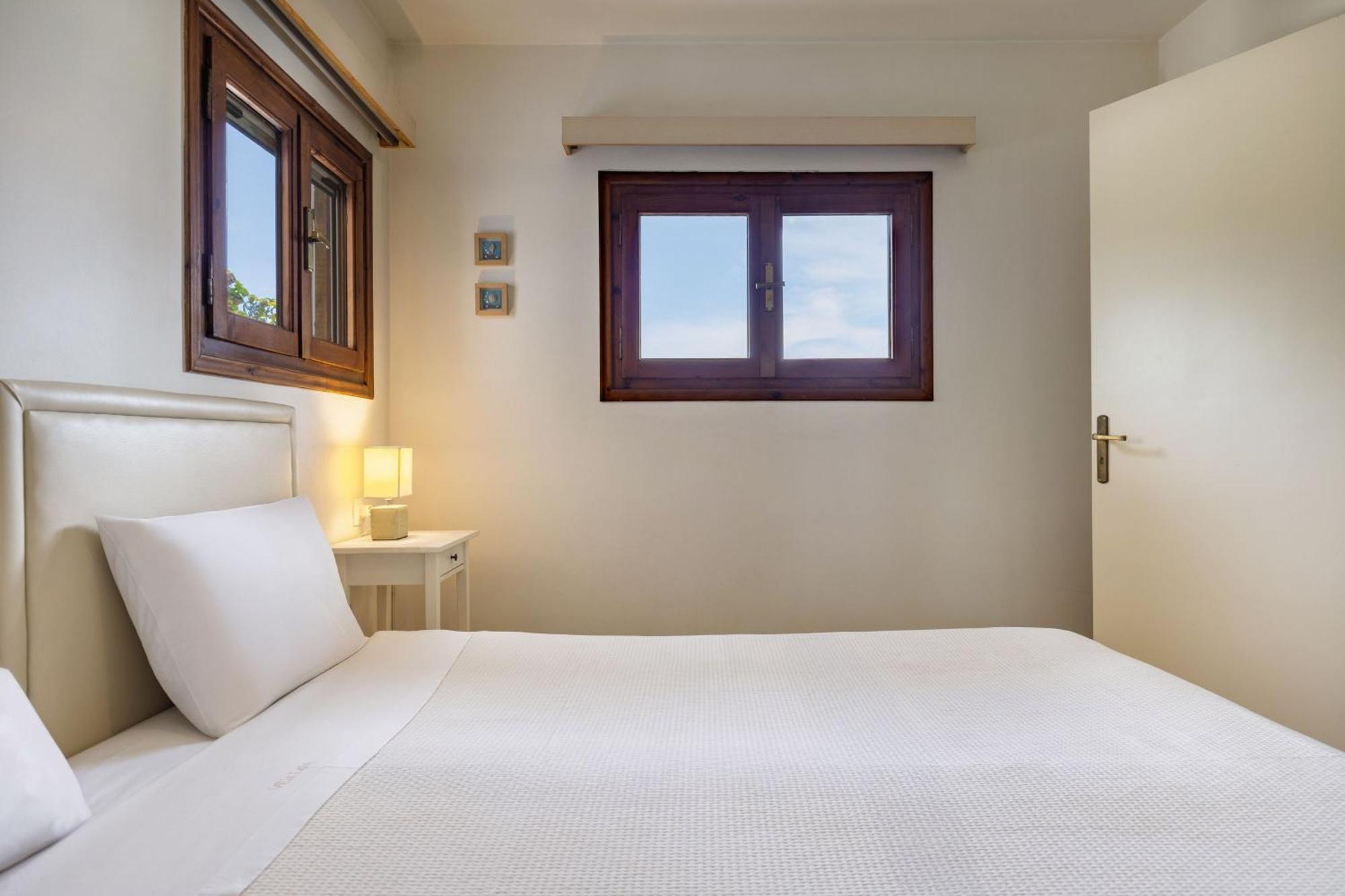 Villa Lola - 3 Bedrooms & Private Pool Lithakia  ภายนอก รูปภาพ